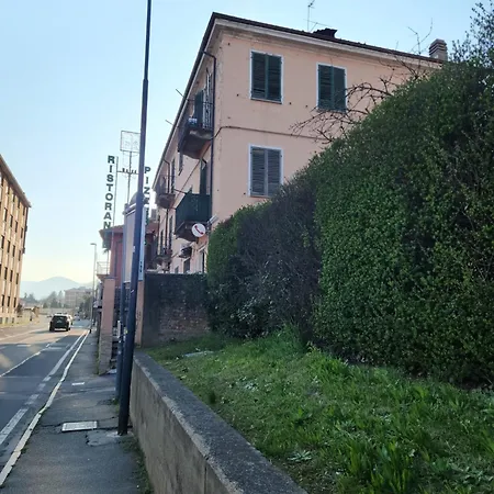 Casa Di Ringhiera 1 アパート ピネローロ